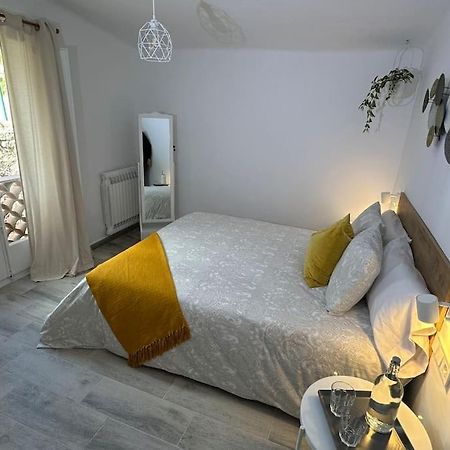 Habitacion Roca Foradada En Casa Cami De Les Aiguees Monistrol De Montserrat Bagian luar foto