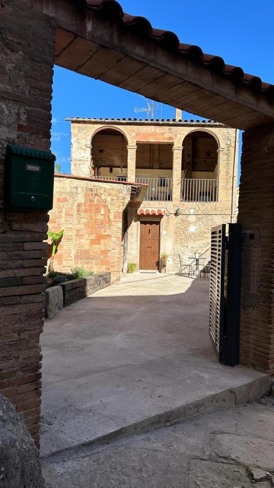 Habitacion Roca Foradada En Casa Cami De Les Aiguees Monistrol De Montserrat Bagian luar foto